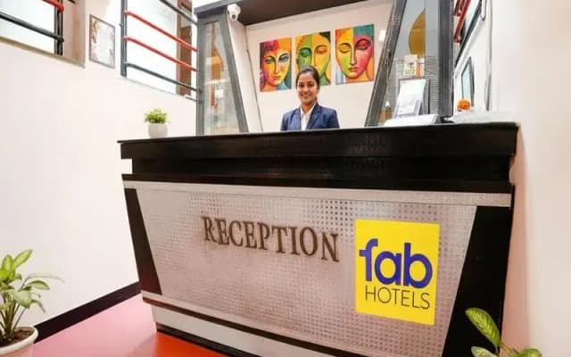 Fabhotel Saroj Inn