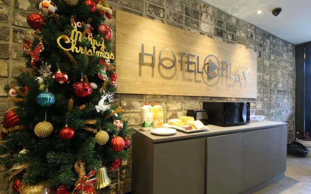 Play Hotel