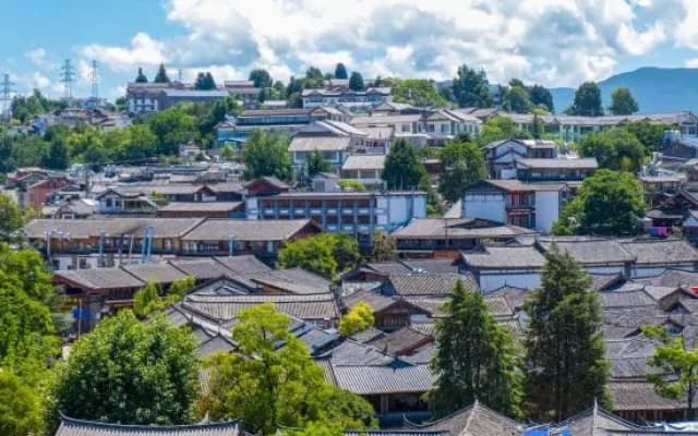 Jixiang Guanjing Inn (Lijiang Old Town Dashuiche Branch)