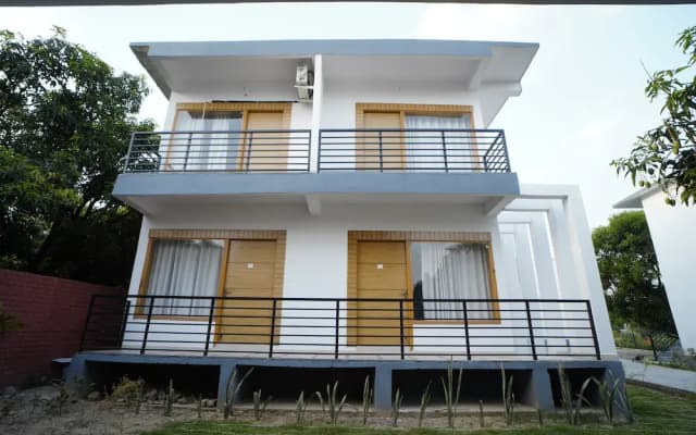 The White Oak Corbett Spa & Resort