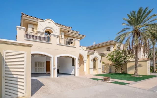 5BR Beach & pool villa in Palm