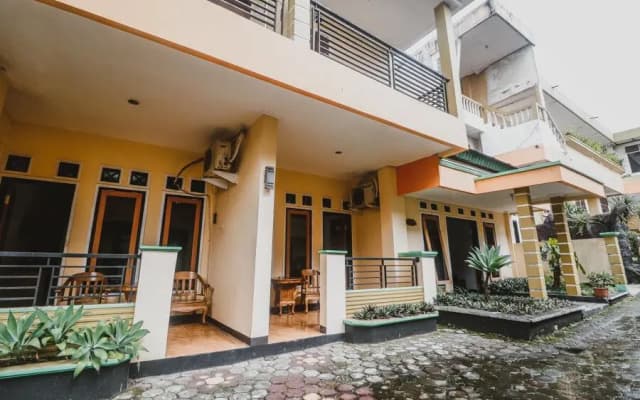 RedDoorz Plus @ Megamendung Puncak Bogor