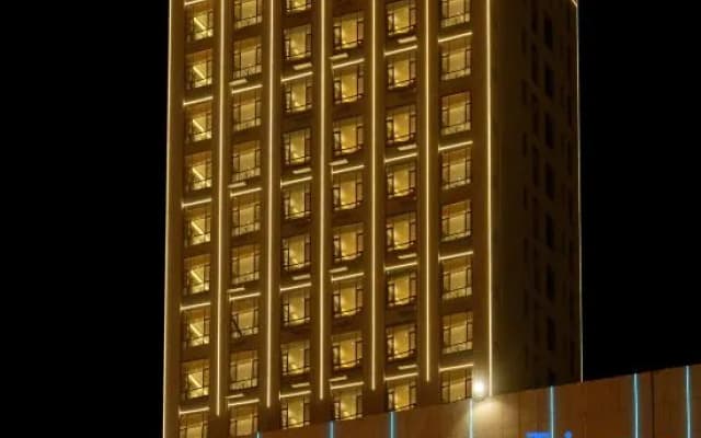Lanling pearl Holiday Hotel