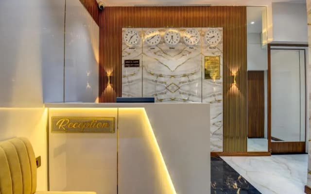 Hotel Majestic Crest