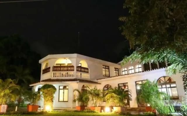 Pontoon Residence & Suites