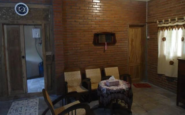 Kampung Tembi Guest House