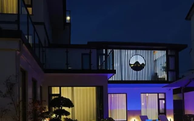 Taihu Qianxi Ju · Hideaway Streamside Secret Realm · Pool Garden Resort Inn