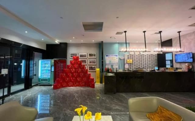 Hengtai Hotel (Zhengzhou Zijingshan Street Subway Station)