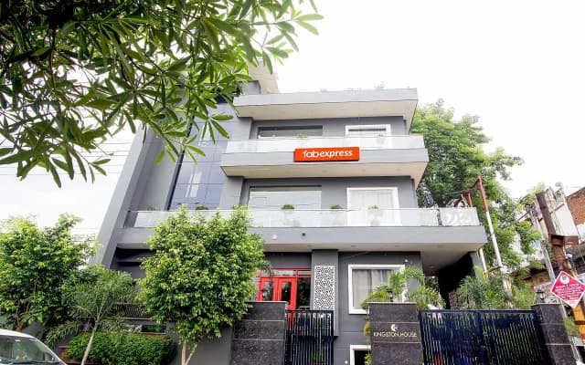 Fabhotel Kingston House