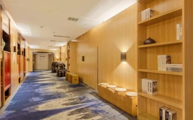 H Hotel (Zhengzhou Hanghai Guangchang Metro Station)