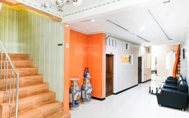 Urbanview Hotel Mawar Sharon Near Alun Alun Batu