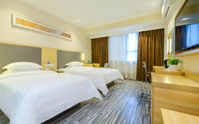 City Comfort Inn (Chongqing Yangjiaping Pedestrian Street Light Rail Station)