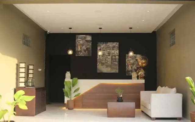 Heroes Hotel