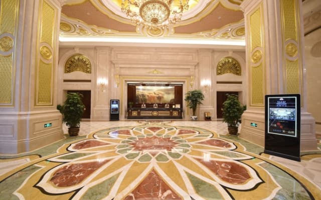 Huanghe Grand Hotel