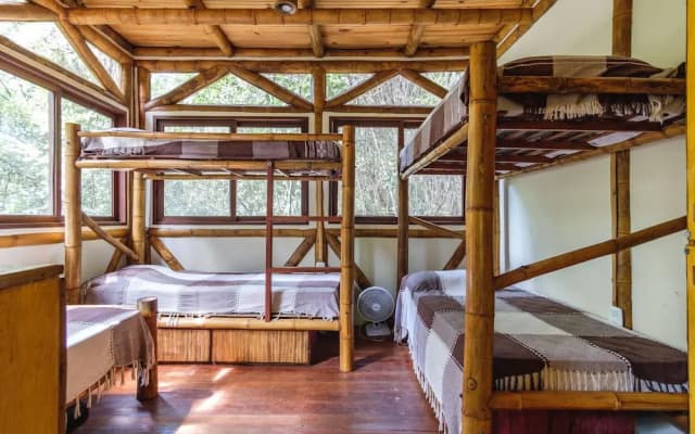 Universo Pol Bamboo Hostel