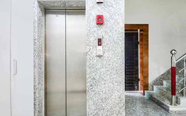 Fabhotel Dak Plaza