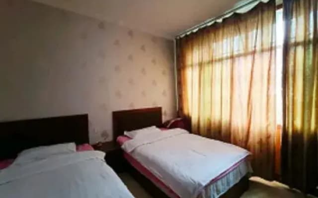 Yilong Fuqiang Network Hotel