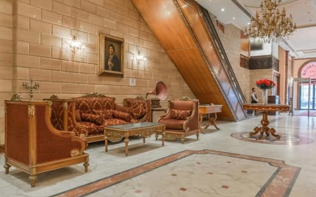 Om Kolthoom Hotel