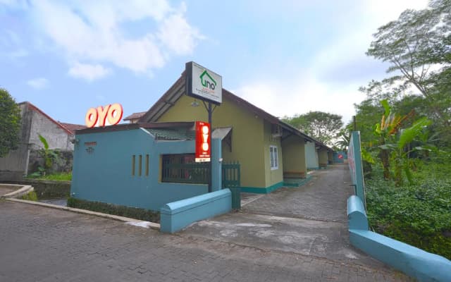 OYO 722 Uno Residence