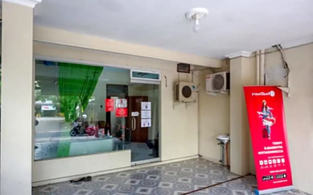 RedDoorz near Ahmad Yani Monument Park Kudus