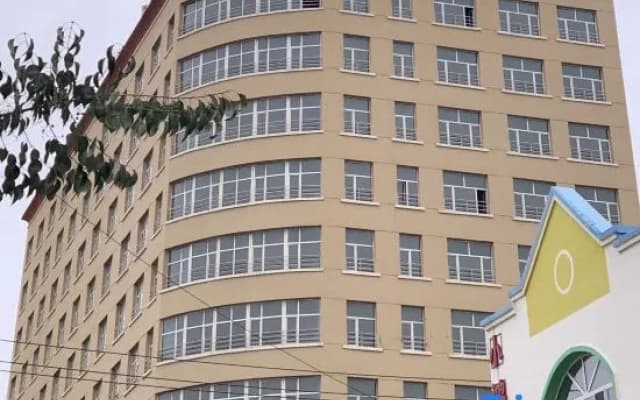 Urat Qianqi Guoli Hotel