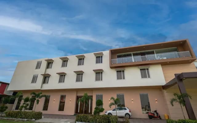 Hotel Radhe Krishna Resort