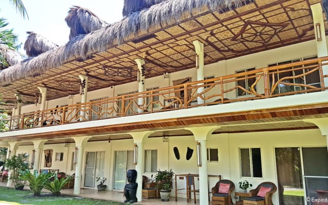 Mike's Dauin Beach Resort
