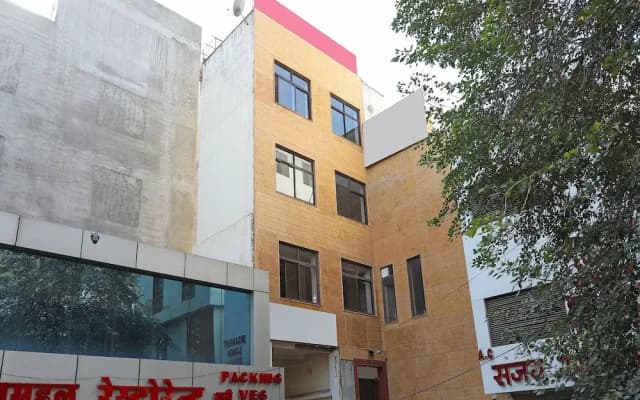 Fabhotel Sanjay Palace