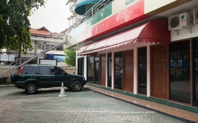 RedDoorz near Juanda International Airport