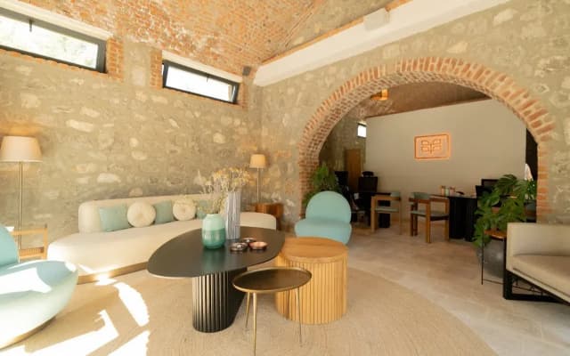 Izz Getaway – Adults Only
