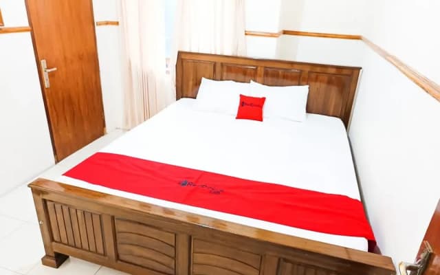 RedDoorz @ Dewa Breeze Inn Near Paralayang(RedDoorz at Dewa Breeze Inn Near Paralayang)