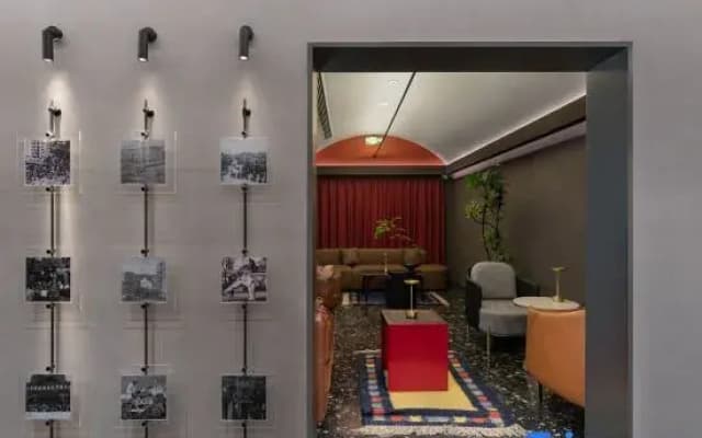 Xiao · ISVARA Designer Hotel (Huaihe Road Pedestrian Street)