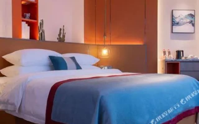 Lvyi Yazhi Hotel (Changning Dongfeng Square)