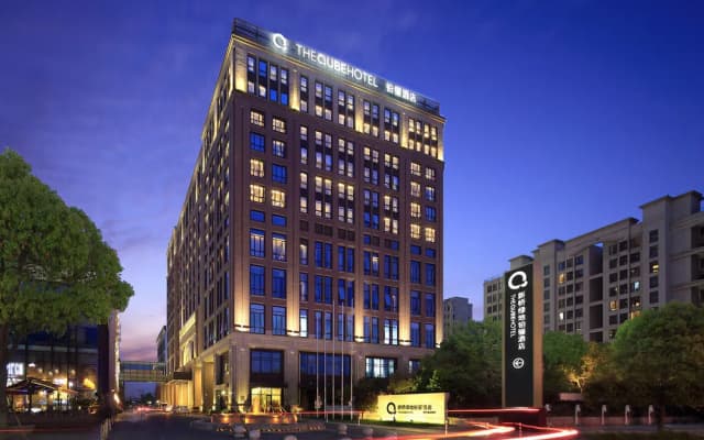 Eaton Luxe, Xinqiao, Shanghai