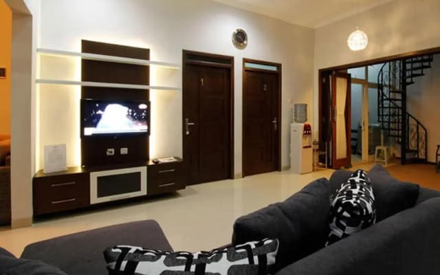 Naura Guest House