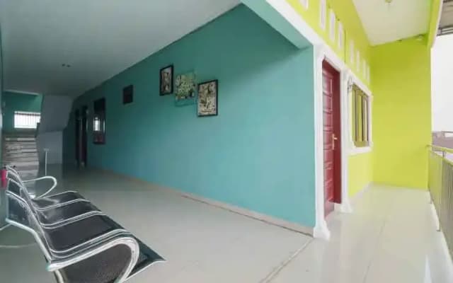 RedDoorz Syariah Near Uisu Medan