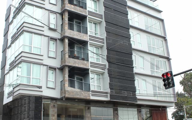 The Upperhouse Hotel – Boutique Stay with City & River Views