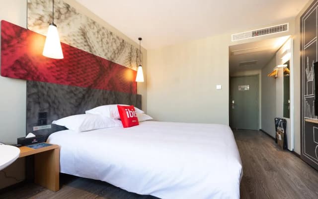 Ibis Guanyun Kowloon Port Water Street Hotel