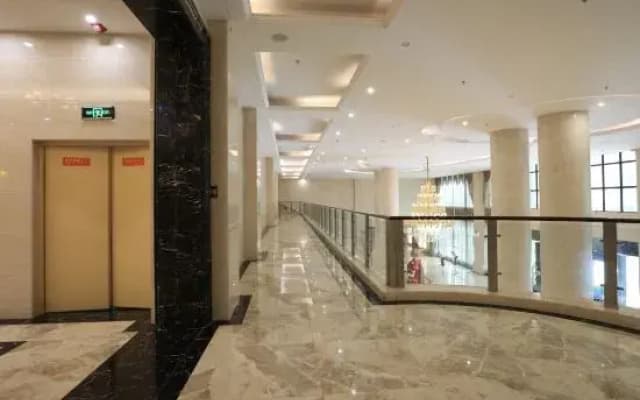 Bi Shui Lan Tian Grand Hotel