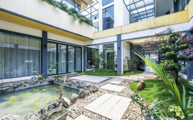 Floral Hotel·Guilin Companion Star Heyuan Hotel (Guilin Liangjiang Sihu Dongxi Lane Store)