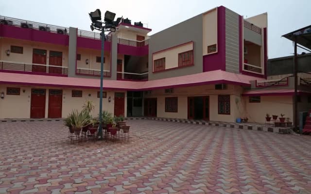 OYO Flagship 15267 Chaitdeep Palace