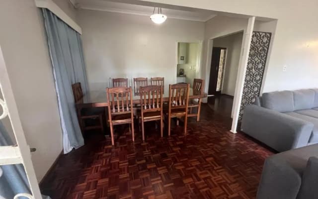 10 St Johns - House