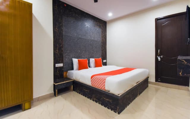 Capital O 28712 The Shivaay Hotel