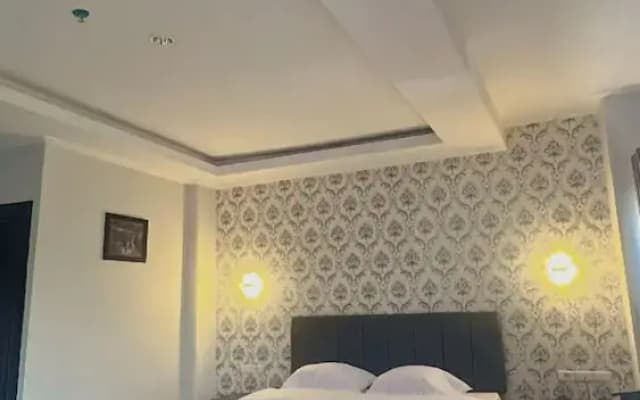 Nuris Hotel