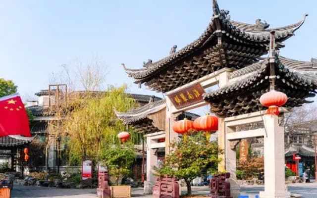 Madison Hotel at Business District of Yangzhou East High Speed Railway Station