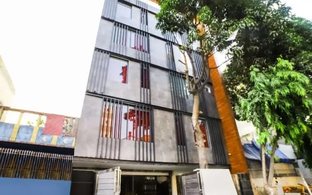 Collection O  80122 Pitampura Residency