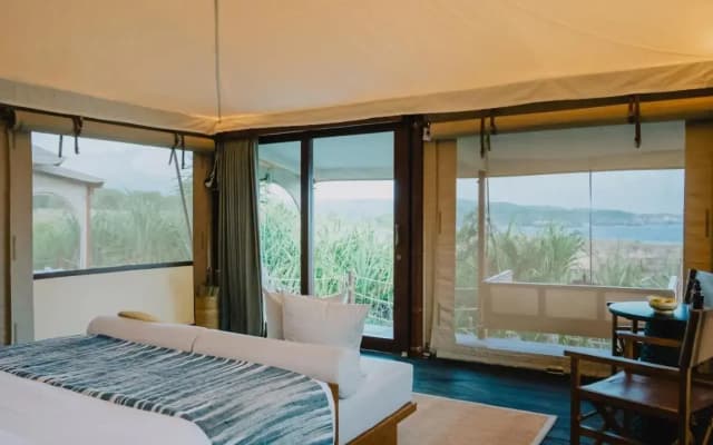 ARNA Suites and Ocean Lounge