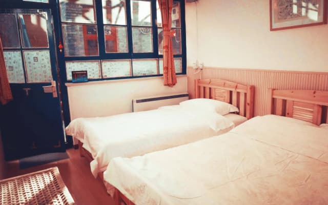Beijing Templeside Lianlian Hutong Guest House