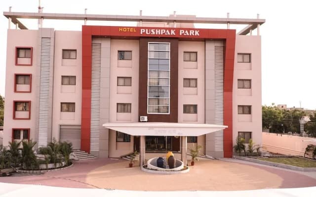 Hotel Pushpak Park