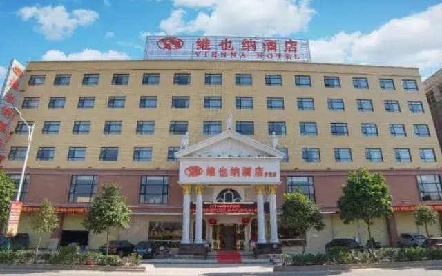 Vienna Hotel (Luoding Luocheng Branch)
